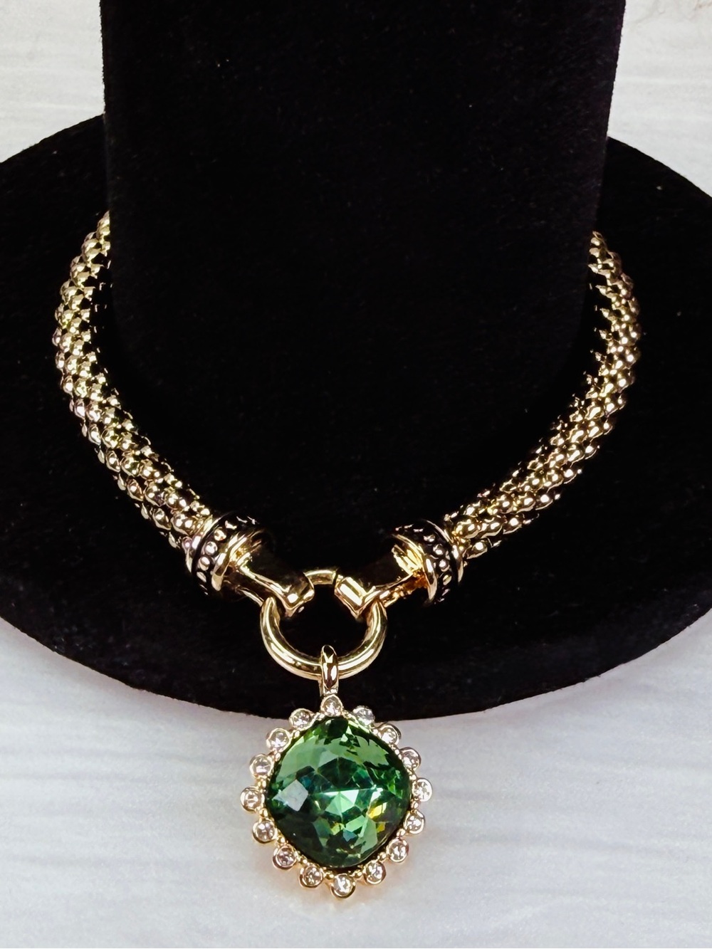 Goldtone Green Crystal Pendant stretch bracelet